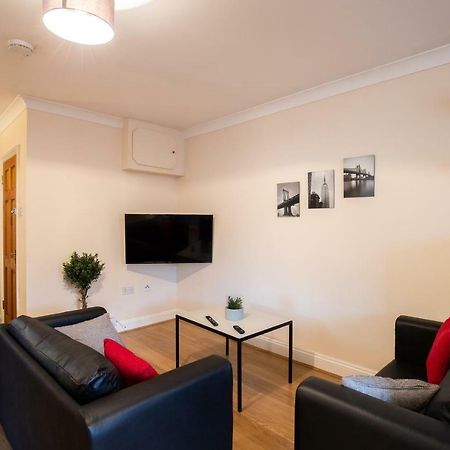 Spacious 2Br Flat In Stansted Appartement Stansted Mountfitchet Buitenkant foto